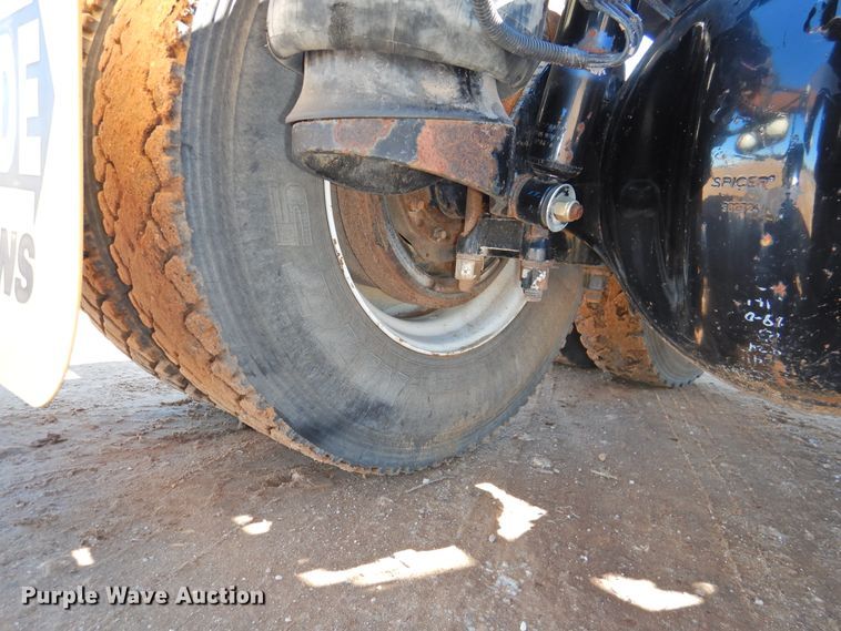 image for item DI0025 2007 Peterbilt 340 semi truck