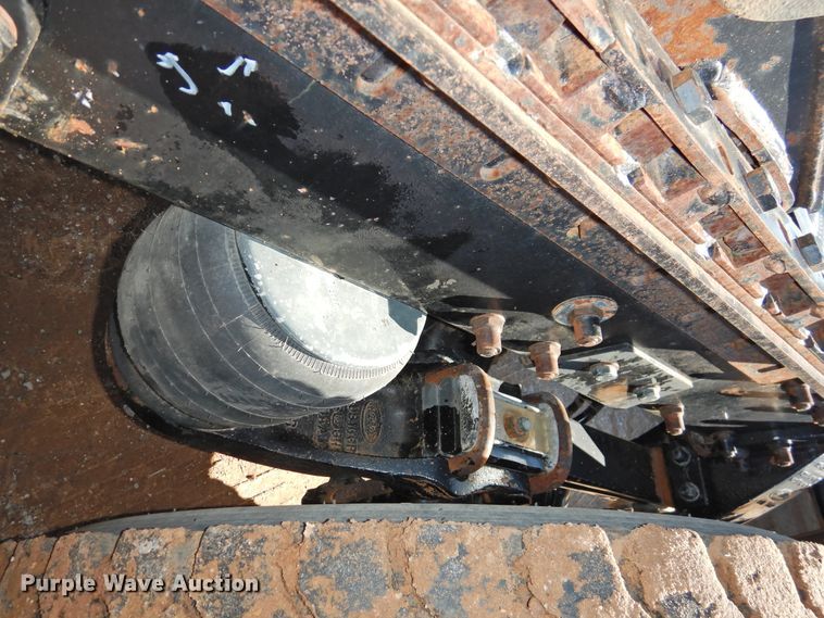 image for item DI0025 2007 Peterbilt 340 semi truck