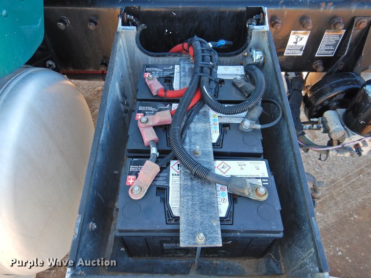 image for item DI0025 2007 Peterbilt 340 semi truck