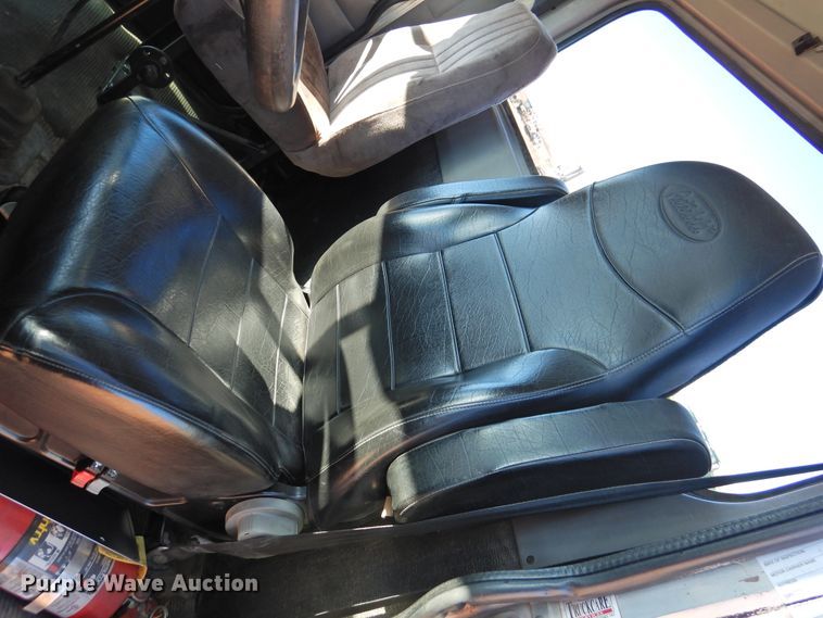 image for item DI0025 2007 Peterbilt 340 semi truck