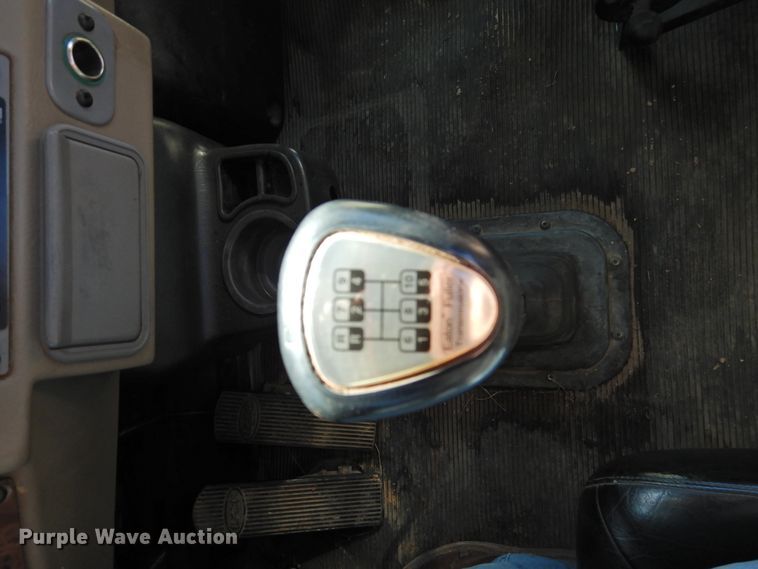 image for item DI0025 2007 Peterbilt 340 semi truck