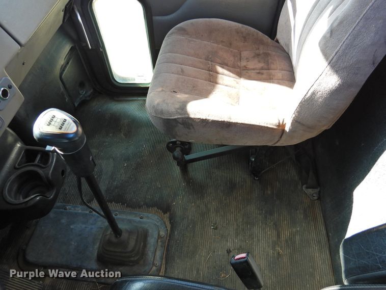 image for item DI0025 2007 Peterbilt 340 semi truck