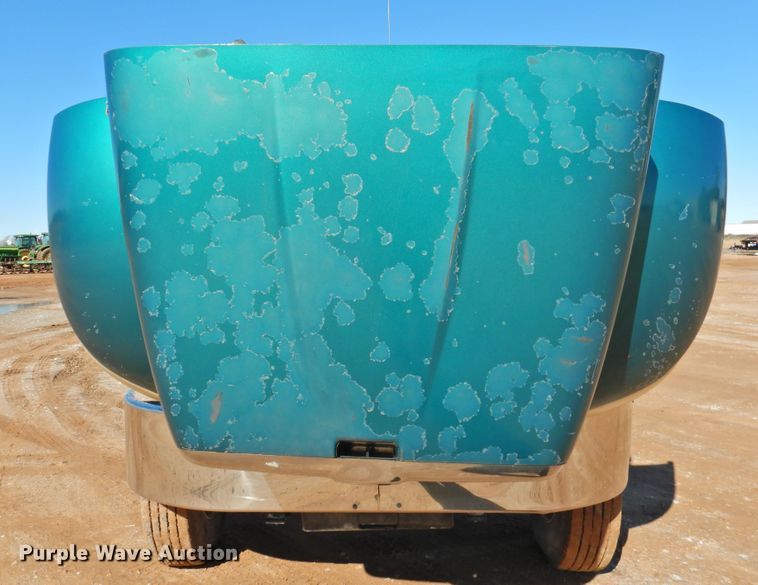 image for item DI0025 2007 Peterbilt 340 semi truck