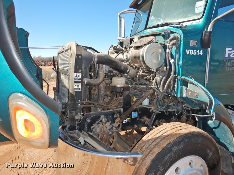 image for item DI0025 2007 Peterbilt 340 semi truck