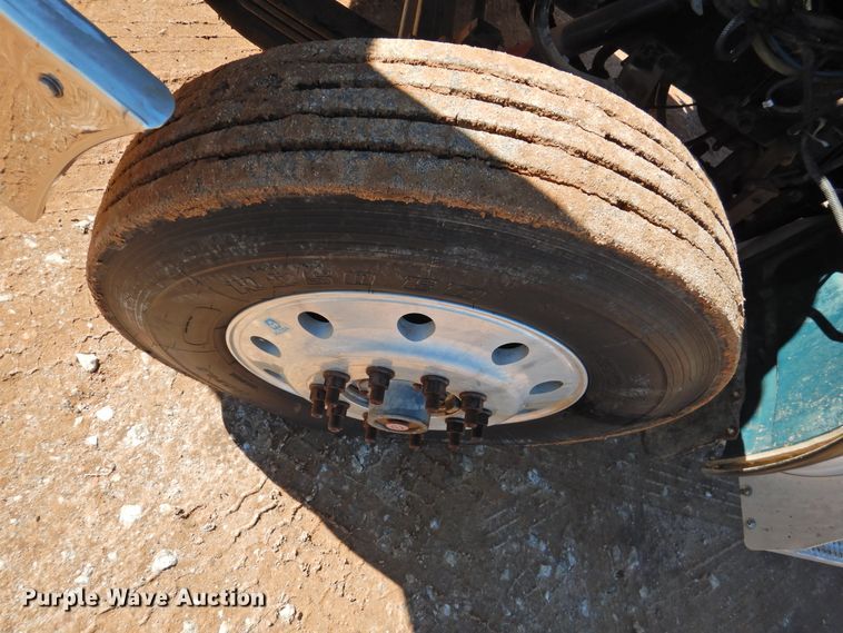 image for item DI0025 2007 Peterbilt 340 semi truck