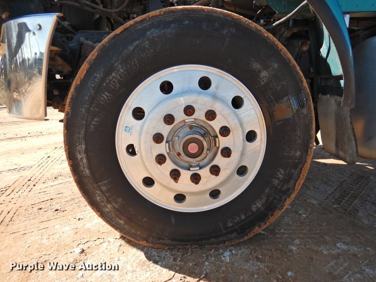 image for item DI0025 2007 Peterbilt 340 semi truck