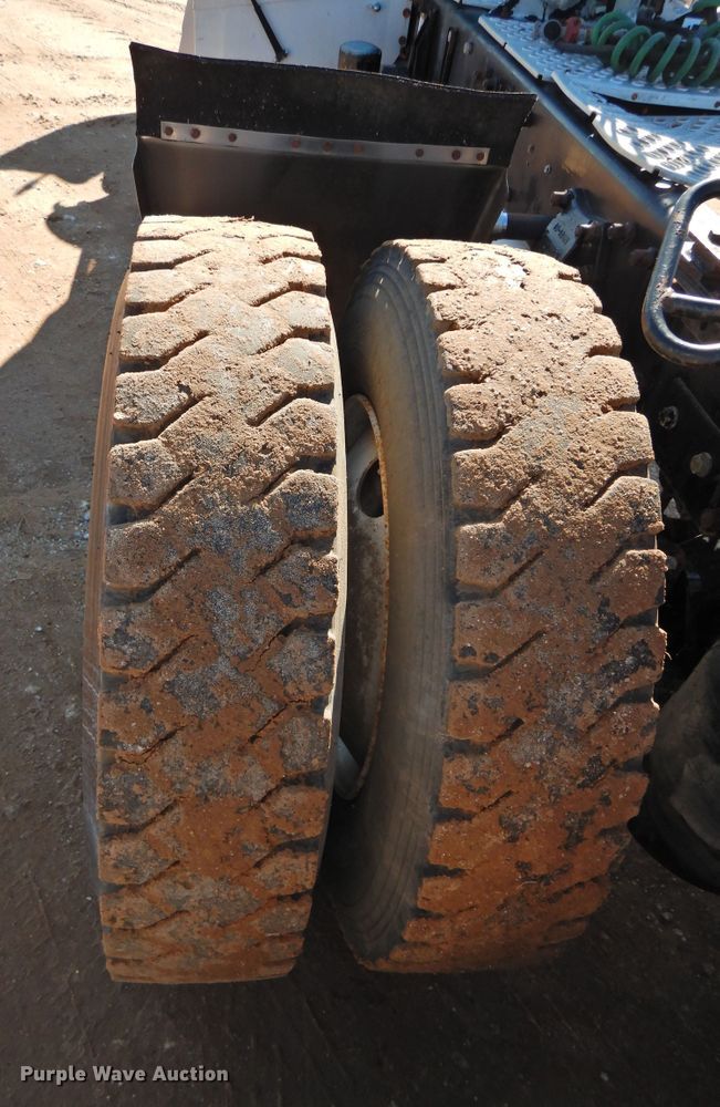 image for item DI0025 2007 Peterbilt 340 semi truck