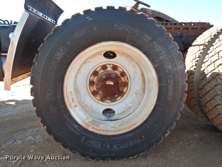 image for item DI0025 2007 Peterbilt 340 semi truck