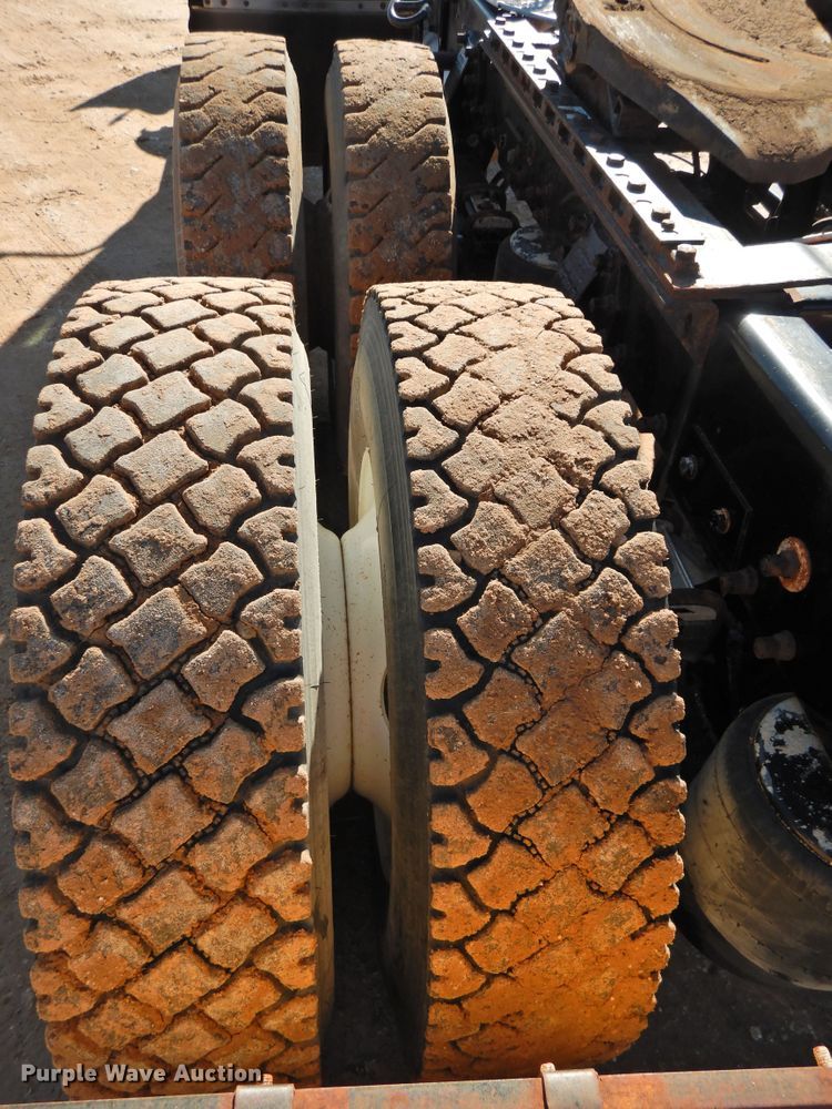 image for item DI0025 2007 Peterbilt 340 semi truck