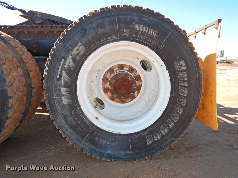 image for item DI0025 2007 Peterbilt 340 semi truck