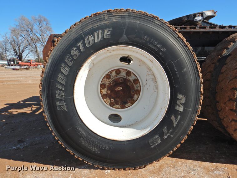 image for item DI0025 2007 Peterbilt 340 semi truck