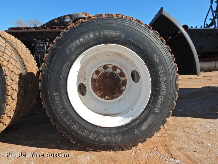 image for item DI0025 2007 Peterbilt 340 semi truck