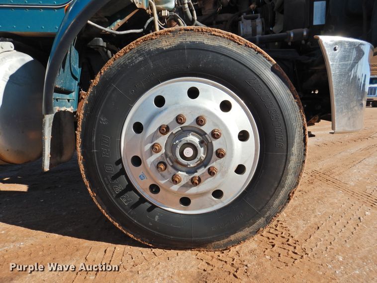 image for item DI0025 2007 Peterbilt 340 semi truck