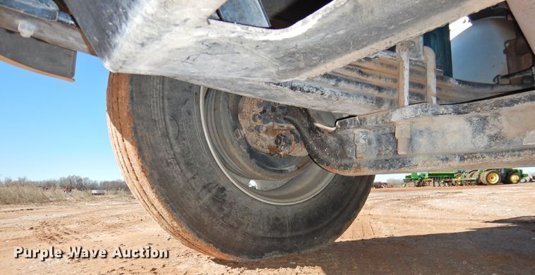 image for item DI0025 2007 Peterbilt 340 semi truck