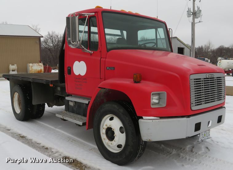 image for item DI2025 2003 Freightliner FL70 flatbed truck
