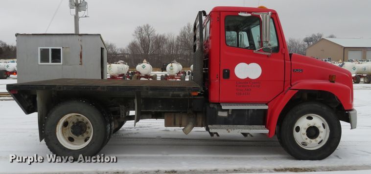 image for item DI2025 2003 Freightliner FL70 flatbed truck
