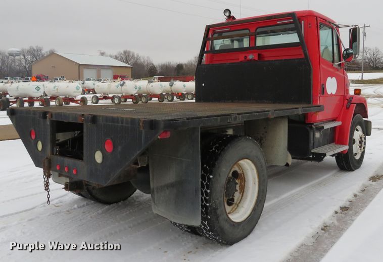 image for item DI2025 2003 Freightliner FL70 flatbed truck