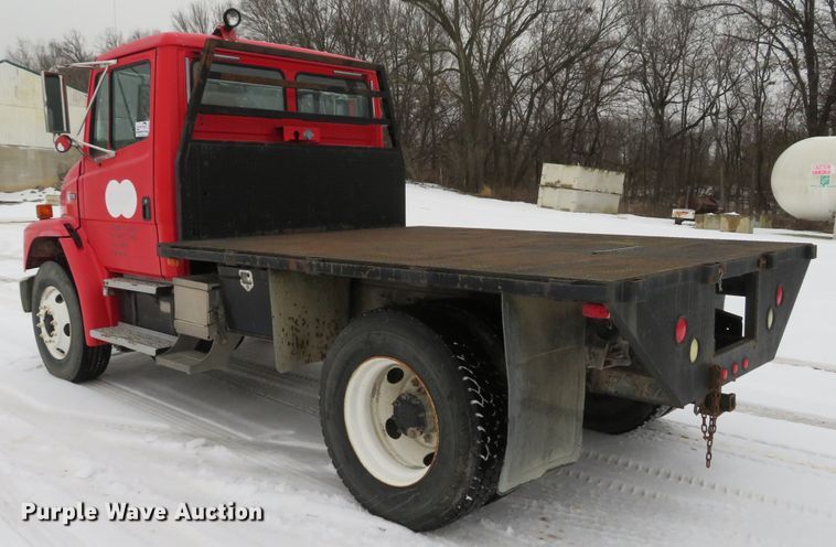 image for item DI2025 2003 Freightliner FL70 flatbed truck