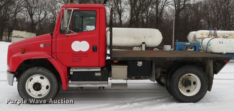 image for item DI2025 2003 Freightliner FL70 flatbed truck