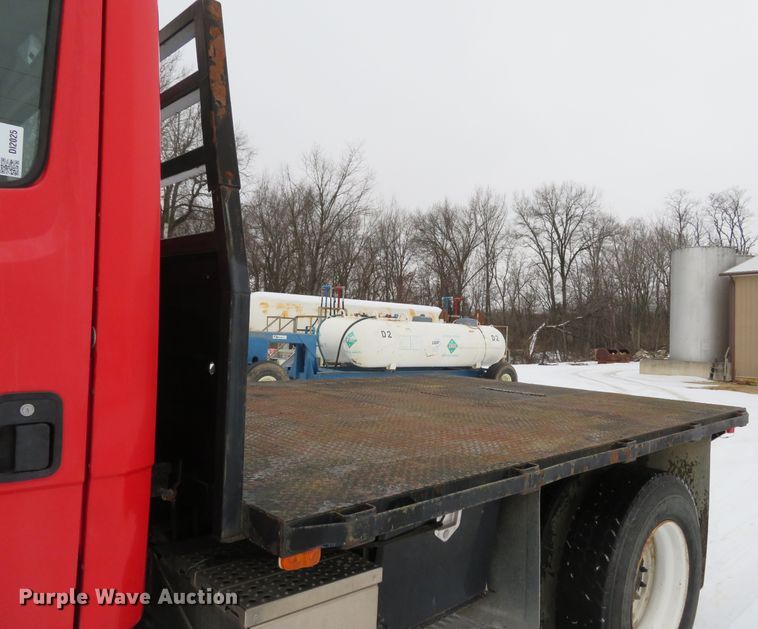 image for item DI2025 2003 Freightliner FL70 flatbed truck