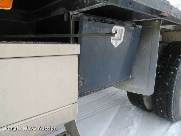 image for item DI2025 2003 Freightliner FL70 flatbed truck