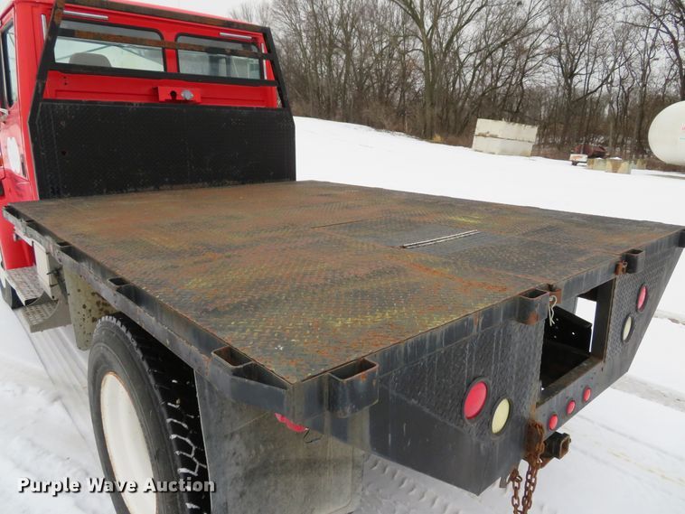 image for item DI2025 2003 Freightliner FL70 flatbed truck