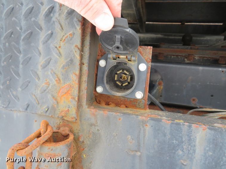 image for item DI2025 2003 Freightliner FL70 flatbed truck