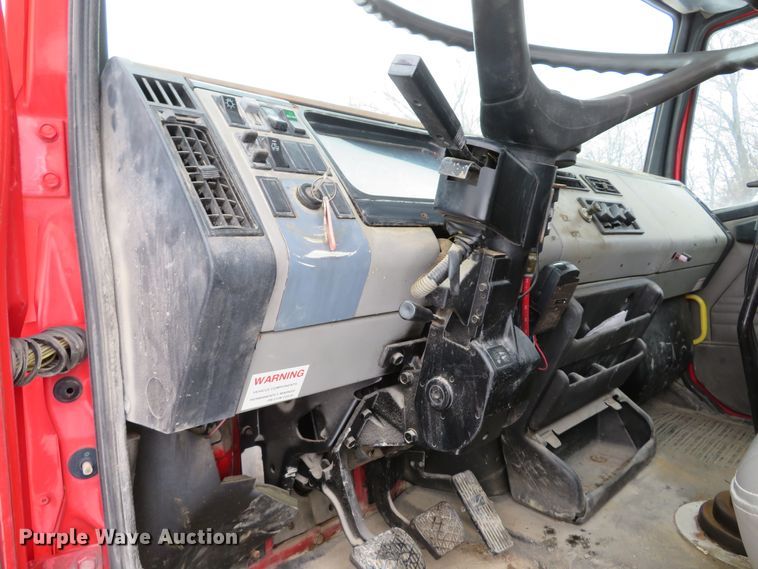 image for item DI2025 2003 Freightliner FL70 flatbed truck