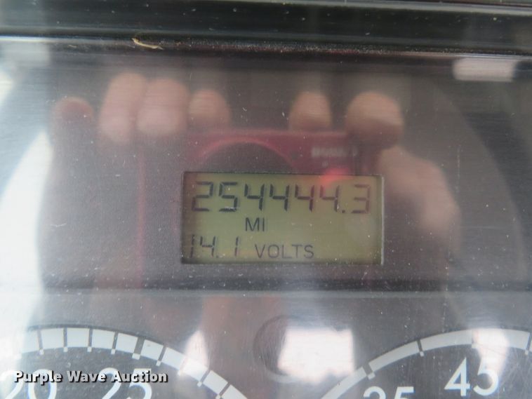 image for item DI2025 2003 Freightliner FL70 flatbed truck