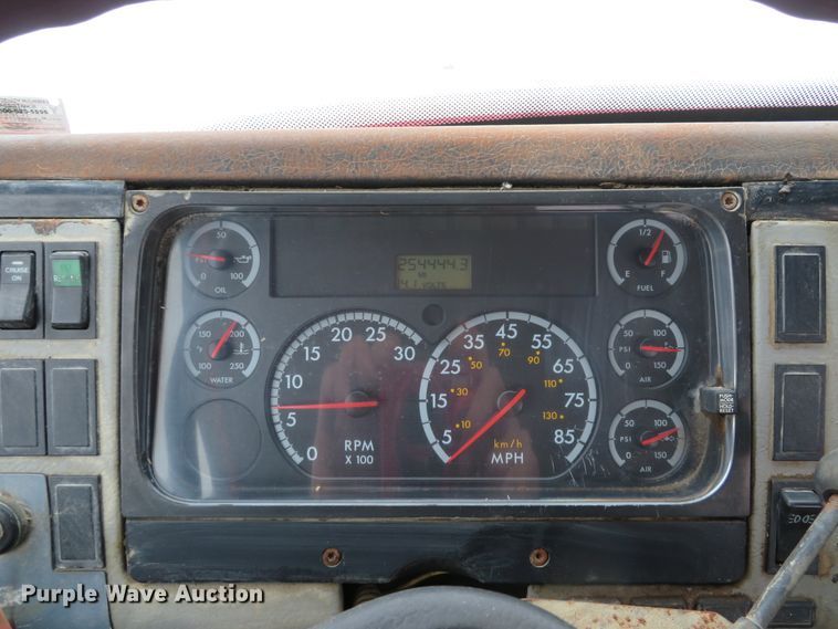 image for item DI2025 2003 Freightliner FL70 flatbed truck