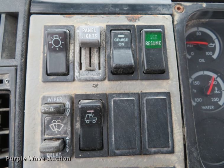 image for item DI2025 2003 Freightliner FL70 flatbed truck