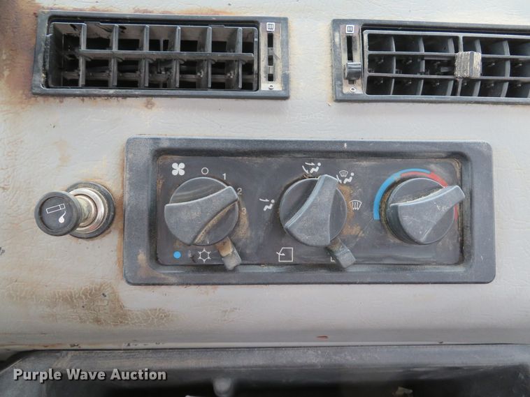 image for item DI2025 2003 Freightliner FL70 flatbed truck