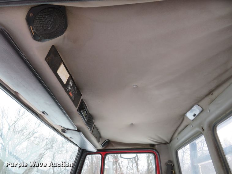 image for item DI2025 2003 Freightliner FL70 flatbed truck