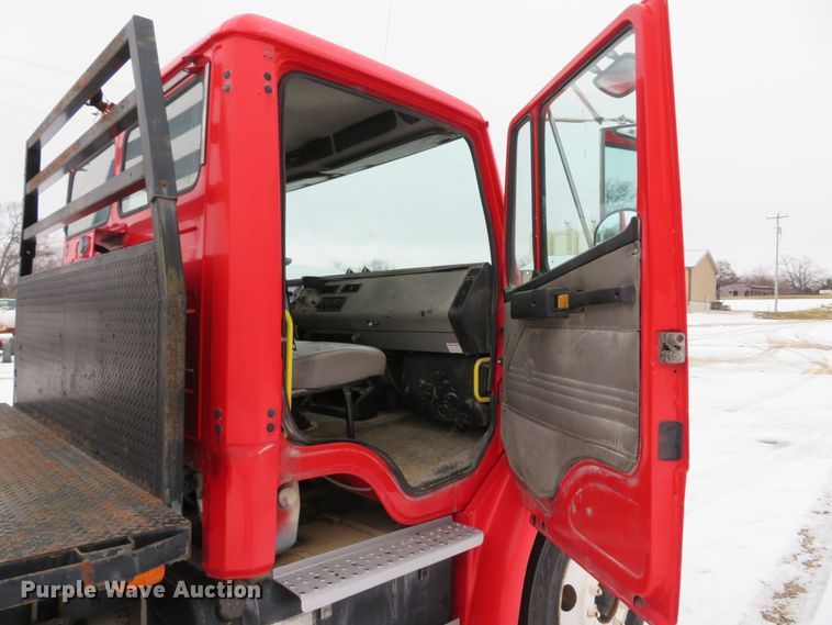 image for item DI2025 2003 Freightliner FL70 flatbed truck