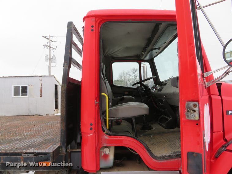 image for item DI2025 2003 Freightliner FL70 flatbed truck