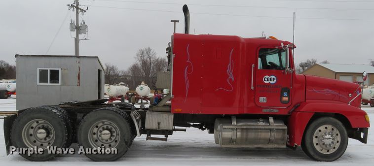 image for item DI2026 1994 Freightliner FLD semi truck