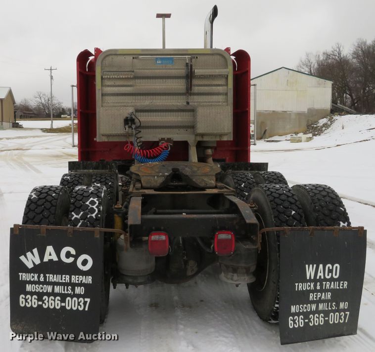 image for item DI2026 1994 Freightliner FLD semi truck