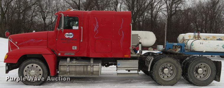 image for item DI2026 1994 Freightliner FLD semi truck