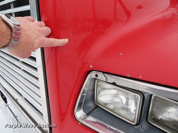 image for item DI2026 1994 Freightliner FLD semi truck