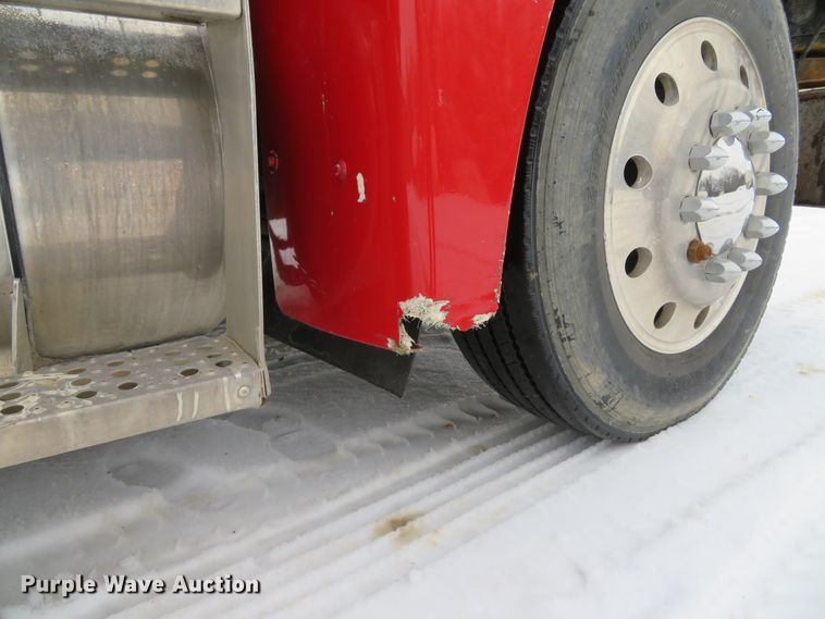 image for item DI2026 1994 Freightliner FLD semi truck