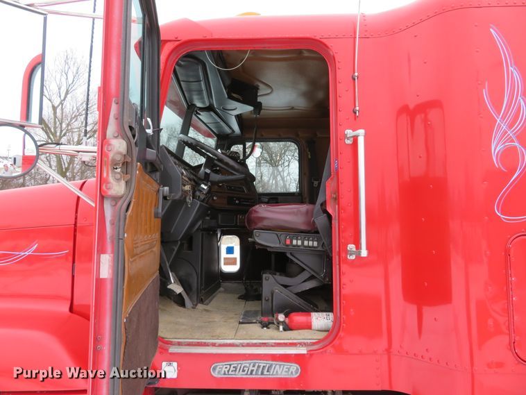 image for item DI2026 1994 Freightliner FLD semi truck