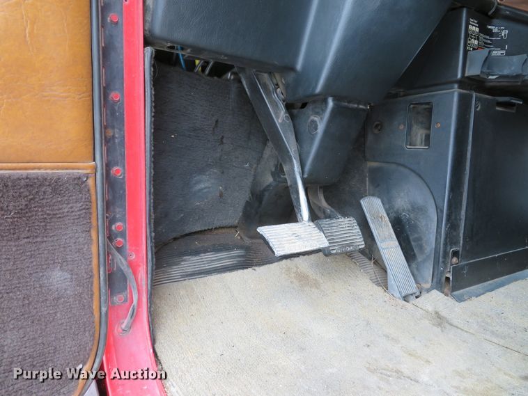 image for item DI2026 1994 Freightliner FLD semi truck