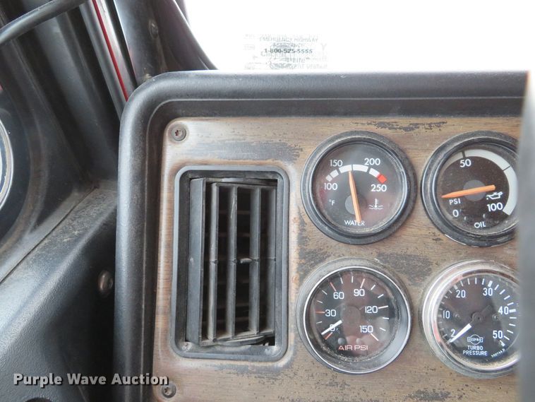 image for item DI2026 1994 Freightliner FLD semi truck