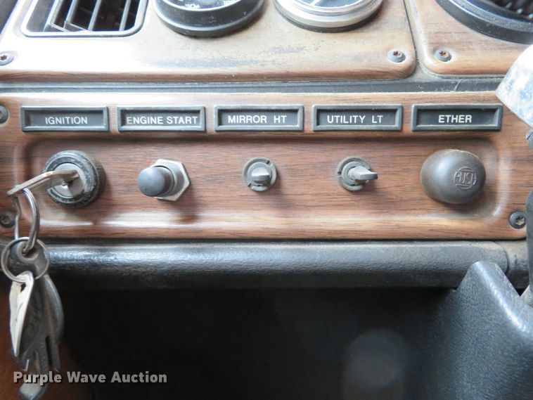 image for item DI2026 1994 Freightliner FLD semi truck