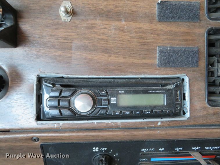 image for item DI2026 1994 Freightliner FLD semi truck