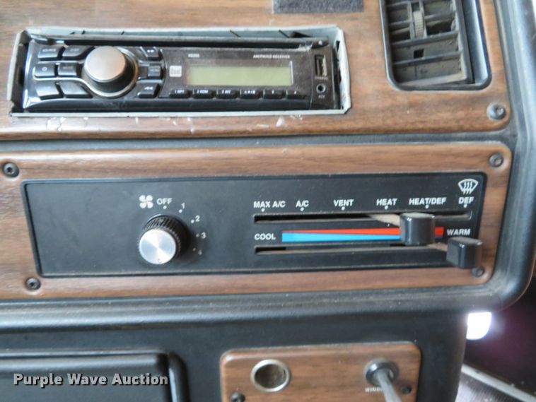 image for item DI2026 1994 Freightliner FLD semi truck