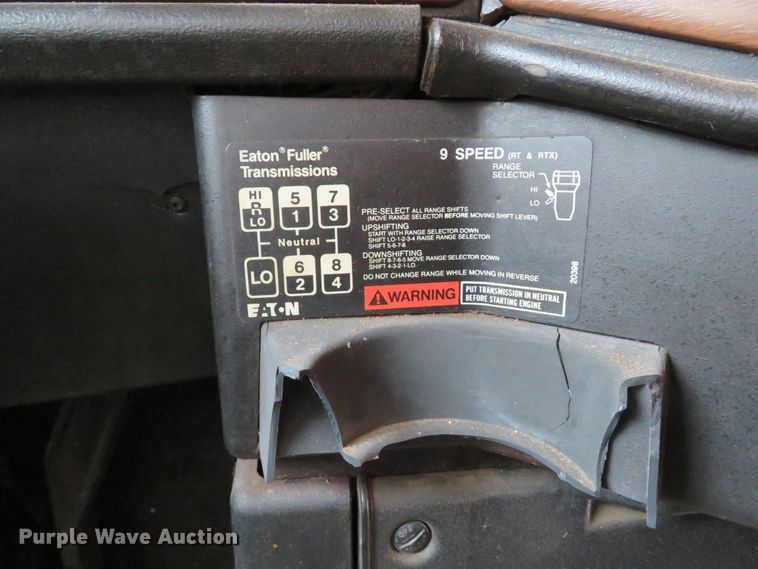 image for item DI2026 1994 Freightliner FLD semi truck