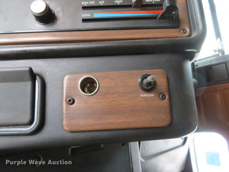 image for item DI2026 1994 Freightliner FLD semi truck