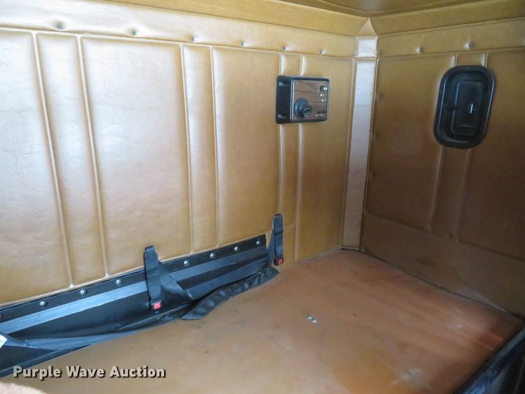 image for item DI2026 1994 Freightliner FLD semi truck