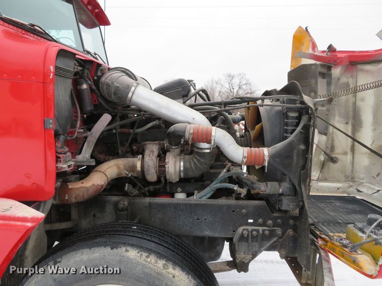 image for item DI2026 1994 Freightliner FLD semi truck